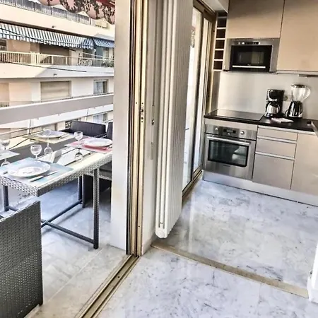 1 Bedroom Flat, 1 Minute To The Beach