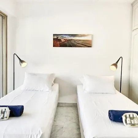 1 Bedroom Flat, 1 Minute To The Beach *